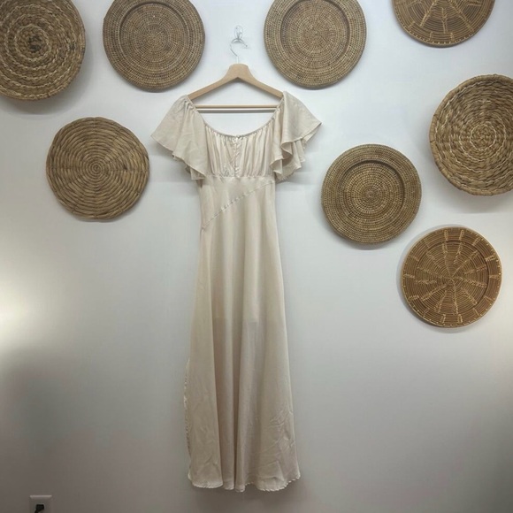 Selfie Leslie Park Avenue Flutter Sleeve Side Split Midi Dress Champagne XS - Picture 4 of 6